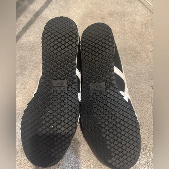 Onitsuka Tiger by Asics Men's Black and White Sneakers Men 6.5 , Women 8 - Picture 4 of 4